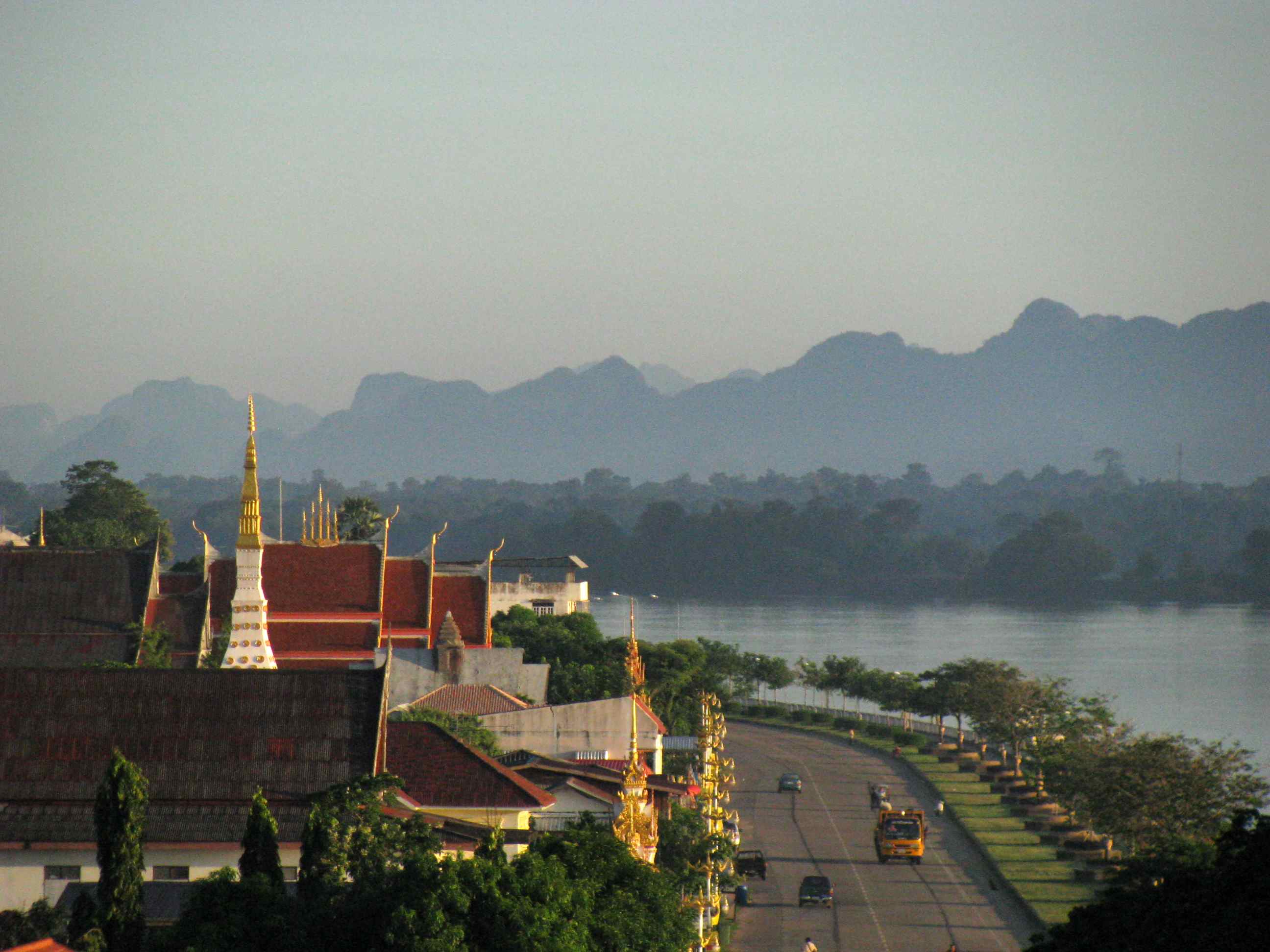 Chuyển phát nhanh quốc tế từ Hà Nội đi Nakhon Phanom, Thái Lan