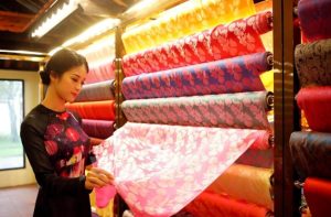 Vận Chuyển Vải Lụa
