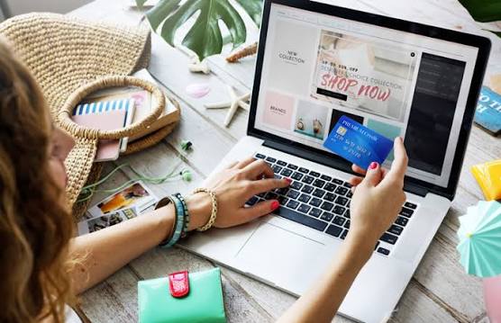 Mua sắm online mùa sale